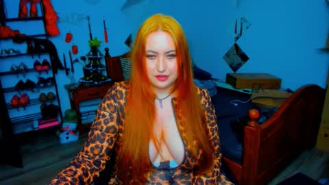 Snapshot of thenaughtygf chatting on 12-21-25, 10:39 thenaughtygf online show from 12-21-25, 10:39