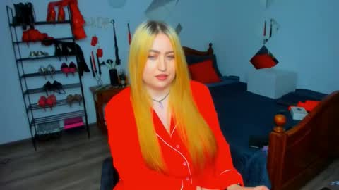 Snapshot of thenaughtygf chatting on 03-20-26, 10:25 thenaughtygf online show from 03-20-26, 10:25