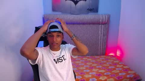 Snapshot of theo_088_ chatting on 03-22-26, 09:18 THEO online show from 03-22-26, 09:18