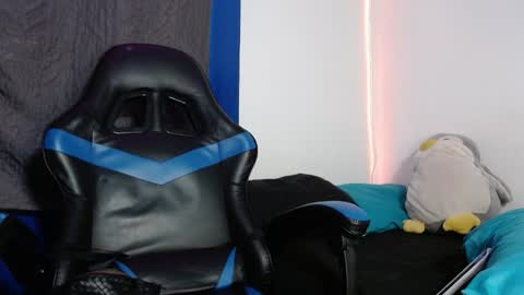 theo_levis online show from 05-01-26, 06:45