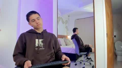  THEO- MATEO  online show from 12-24-24, 10:44