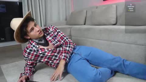 Snapshot of theohawke_ chatting on 11-25-25, 11:16 THEO- MATEO online show from 11-25-25, 11:16