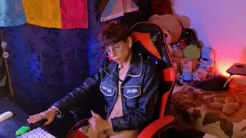 Snapshot of theprince_red chatting on 10-07-25, 10:18 Matt independent model online show from 10-07-25, 10:18