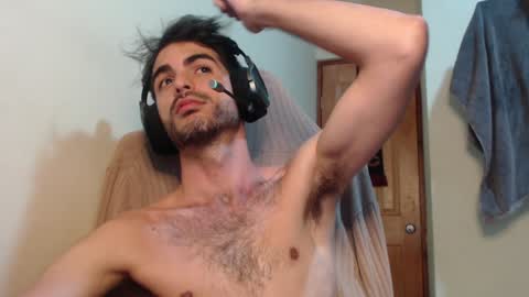 Santiago Enrique online show from 02-08-25, 04:14