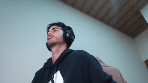 Santiago Enrique online show from 04-15-26, 05:36