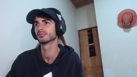 Santiago Enrique online show from 04-30-26, 05:36