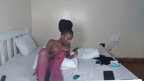 Snapshot of therealdesire chatting on 12-18-25, 01:39 therealdesire online show from 12-18-25, 01:39