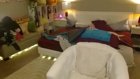 Snapshot of therealmadameceleste chatting on 02-12-26, 02:39 Madame Celeste online show from 02-12-26, 02:39