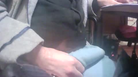 Snapshot of thesixpack_ chatting on 02-11-26, 12:26 thesixpack_ online show from 02-11-26, 12:26