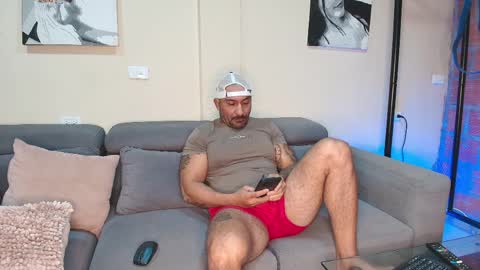 Snapshot of thestraightroom chatting on 03-25-26, 11:27 thestraightroom online show from 03-25-26, 11:27