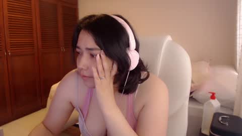 Snapshot of thetalkingbutt chatting on 06-18-26, 05:06 Mai online show from 06-18-26, 05:06