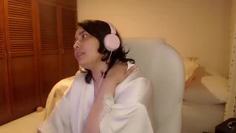Snapshot of thetalkingbutt chatting on 06-20-26, 05:21 Mai online show from 06-20-26, 05:21