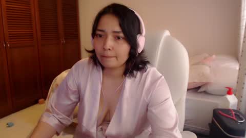 Snapshot of thetalkingbutt chatting on 06-20-26, 05:27 Mai online show from 06-20-26, 05:27