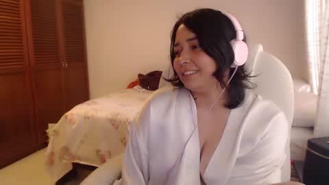 Snapshot of thetalkingbutt chatting on 07-10-26, 02:52 Mai online show from 07-10-26, 02:52