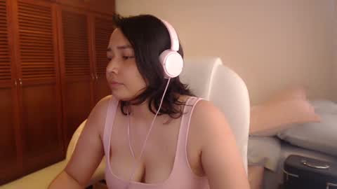 Snapshot of thetalkingbutt chatting on 07-28-26, 07:39 Mai online show from 07-28-26, 07:39
