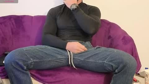 Snapshot of thetopalex chatting on 10-02-25, 02:40 TheTopAlex online show from 10-02-25, 02:40