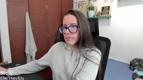 Nicole online show from 12-22-25, 08:17