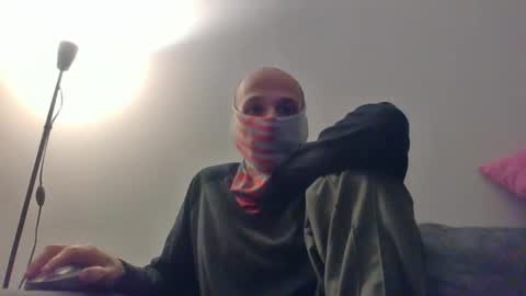 Scarf guy online show from 02-20-25, 06:24