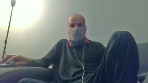 Snapshot of thetubedscarfguy chatting on 11-11-25, 07:19 Scarf guy online show from 11-11-25, 07:19
