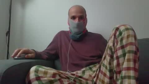 Snapshot of thetubedscarfguy chatting on 02-18-26, 08:32 Scarf guy online show from 02-18-26, 08:32