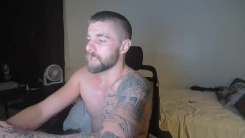 Snapshot of theufcfan_8181 chatting on 10-18-25, 06:05 troy online show from 10-18-25, 06:05