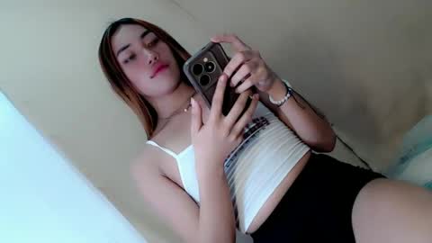 Snapshot of thewhoremistress05 chatting on 03-07-25, 05:51 stella online show from 03-07-25, 05:51