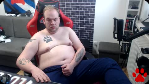 Snapshot of thewolfy31 chatting on 12-30-24, 12:31 PupWolfy online show from 12-30-24, 12:31
