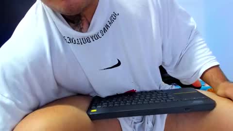 Snapshot of thiago_cp01 chatting on 10-14-25, 06:36 Thiago online show from 10-14-25, 06:36