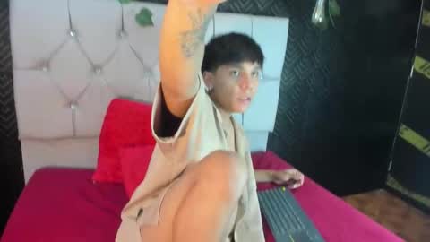 thiago online show from 10-17-25, 01:03