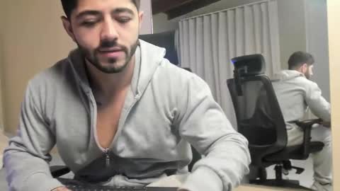 Snapshot of thiago_moretti chatting on 01-11-26, 03:28 THIAGO online show from 01-11-26, 03:28