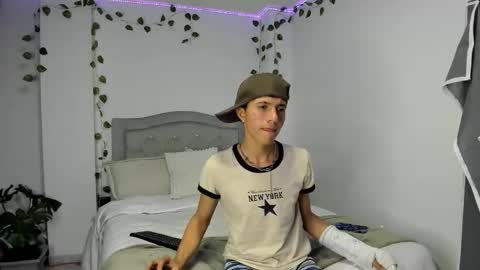 Snapshot of thiago_n_sam chatting on 01-15-26, 06:40 thiago_n_sam online show from 01-15-26, 06:40