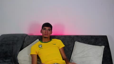 Snapshot of thiago_ortizz chatting on 04-04-26, 02:54 Thiago online show from 04-04-26, 02:54