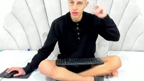 Thiago   online show from 04-17-26, 01:47