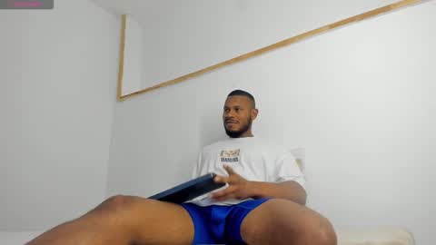 Snapshot of thiagosantos_ chatting on 11-20-25, 11:48 Thiago Instagram online show from 11-20-25, 11:48