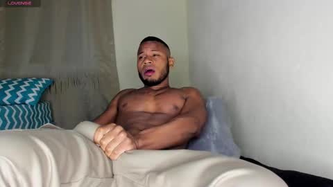 Snapshot of thiagosantos_ chatting on 11-29-25, 04:37 Thiago Instagram online show from 11-29-25, 04:37