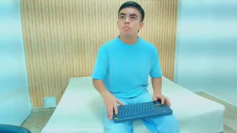 Snapshot of thiam_keller chatting on 03-30-26, 09:05 Thiam online show from 03-30-26, 09:05