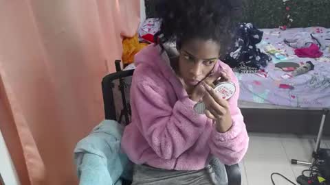 Snapshot of thiana_horny chatting on 06-13-26, 02:15 thiana_horny online show from 06-13-26, 02:15