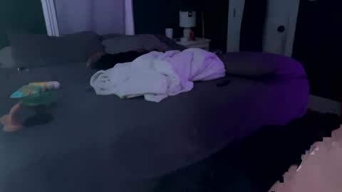 Snapshot of thick_d_energy chatting on 03-08-26, 09:24 Thick D Bottom online show from 03-08-26, 09:24