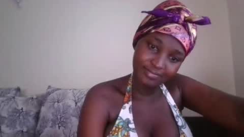 Snapshot of thick_eviey chatting on 12-08-24, 02:52 love online show from 12-08-24, 02:52