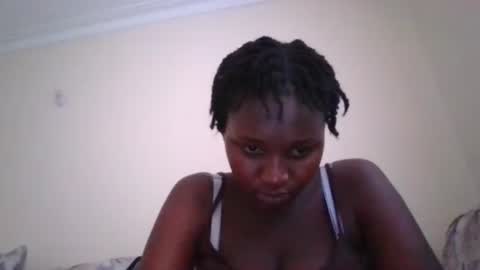 Snapshot of thick_eviey chatting on 02-05-25, 03:20 love online show from 02-05-25, 03:20