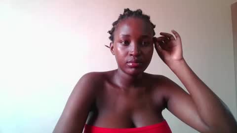 Snapshot of thick_eviey chatting on 03-10-25, 10:59 love online show from 03-10-25, 10:59