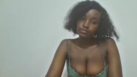 Snapshot of thick_eviey chatting on 09-24-25, 10:02 love online show from 09-24-25, 10:02