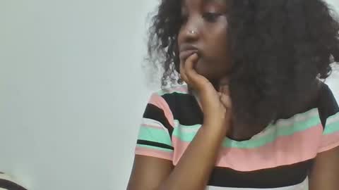 Snapshot of thick_eviey chatting on 10-02-25, 05:09 love online show from 10-02-25, 05:09
