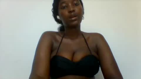 Snapshot of thick_eviey chatting on 10-04-25, 08:45 love online show from 10-04-25, 08:45