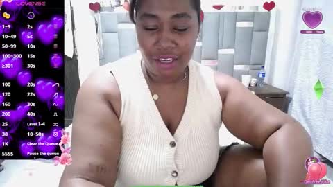 Snapshot of thickebonymilf chatting on 09-29-25, 06:18 XIOMARA online show from 09-29-25, 06:18