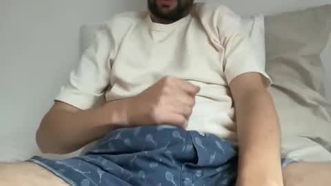 Snapshot of thickerbunny chatting on 11-25-25, 02:28 thickerbunny online show from 11-25-25, 02:28