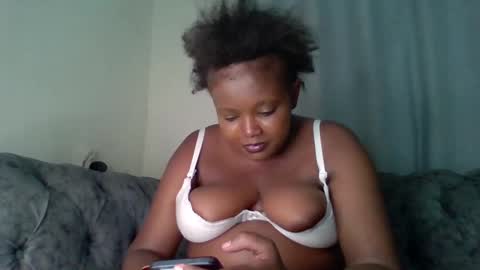 Snapshot of thickianababe chatting on 02-28-25, 01:15 thickianababe online show from 02-28-25, 01:15