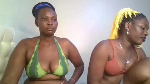 Snapshot of thicky_rue chatting on 12-22-25, 12:07 Rue online show from 12-22-25, 12:07