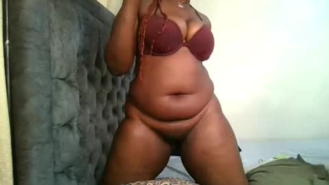 Snapshot of thicky_rue chatting on 06-09-26, 10:27 Rue online show from 06-09-26, 10:27