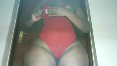 Snapshot of thickybabe_05 chatting on 02-14-25, 06:12 thickybabe_05 online show from 02-14-25, 06:12